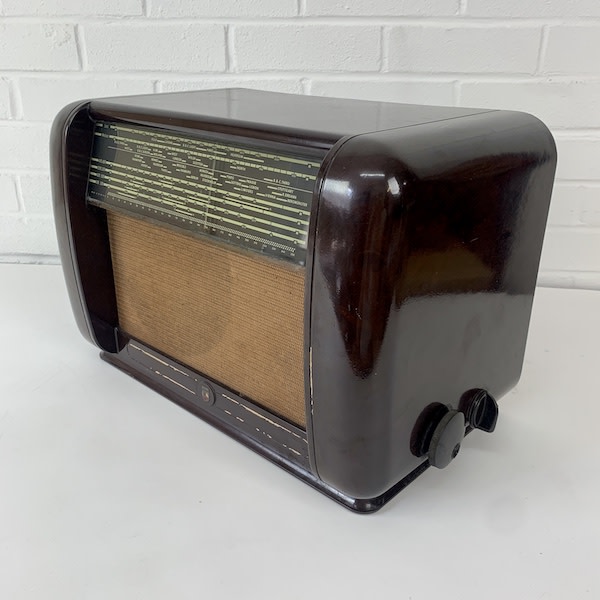 3: Philips Bakelite Vintage Radio (Non Practical)