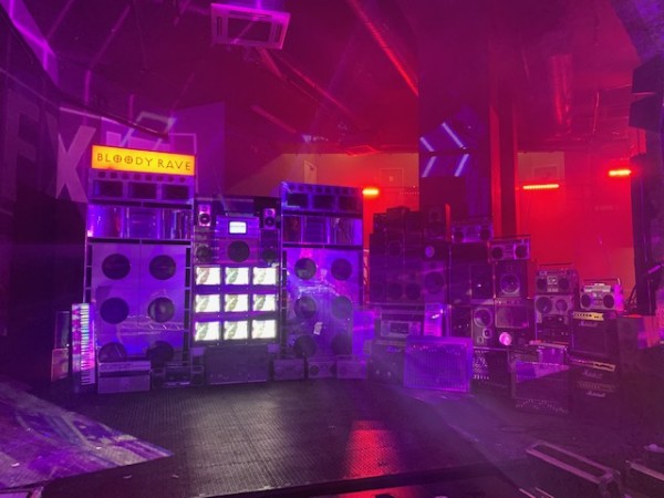 8: Large Mirrored Speaker Sound System (Non Practical)