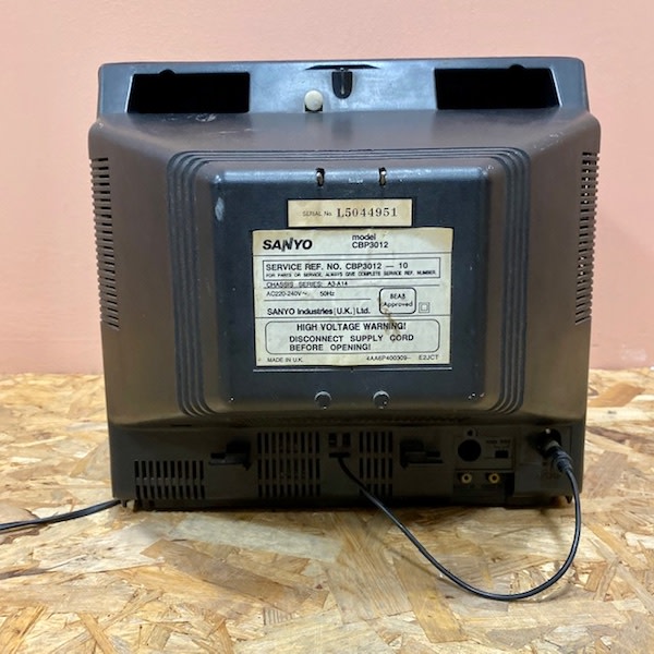 4: Fully Working Colour Sanyo TV (13
