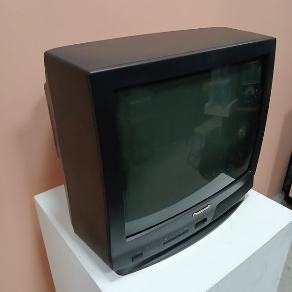 5: Fully Working Black Panasonic Colour TV (20