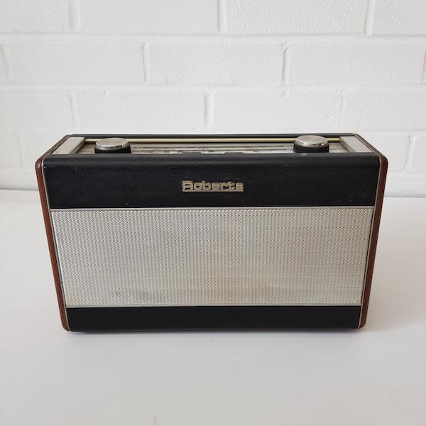 1: Roberts R404 Radio (1965-1968) (Non Practical)