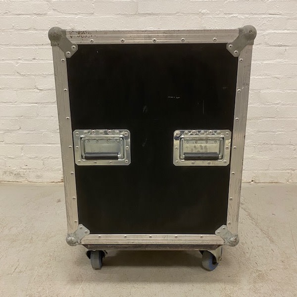 3: Flight Case On Wheels
