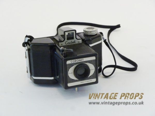 2: Coronet 'Cadet' 1950's Vintage Camera (Non Practical)