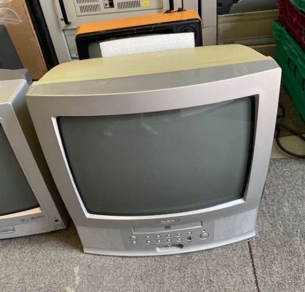 2: Fully Working Colour Alba TV With Working DVD Player (13.5