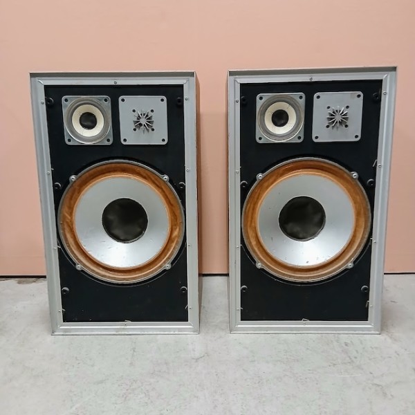 3: Large Retro Wooden Cased Speaker (Non Practical)