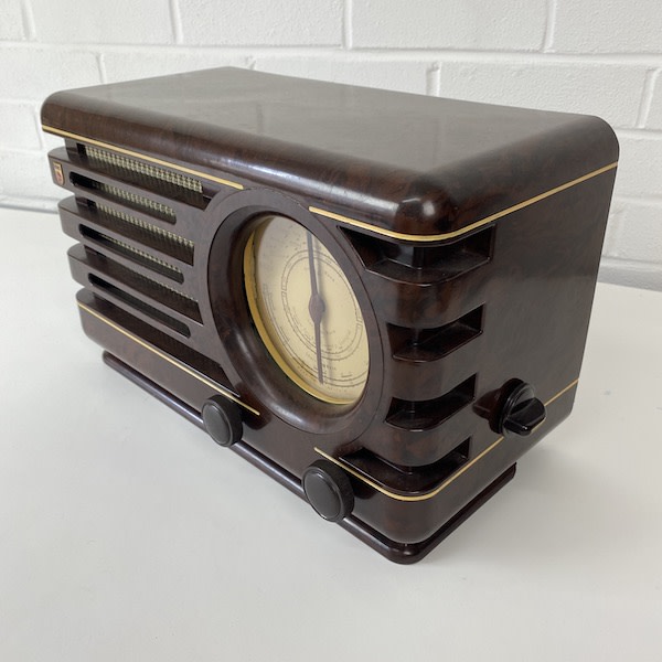 1: Philips 1947 Bakelite Radio (Fully Working)