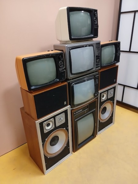 2: Working TV's & Speaker Stack