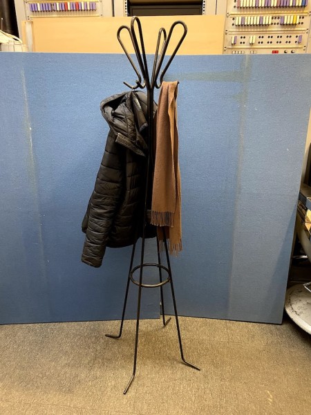 4: Hat & Coat Stand