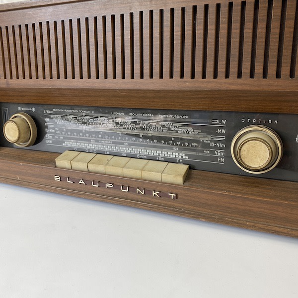 3: Blaupunkt Radio (Non Practical)