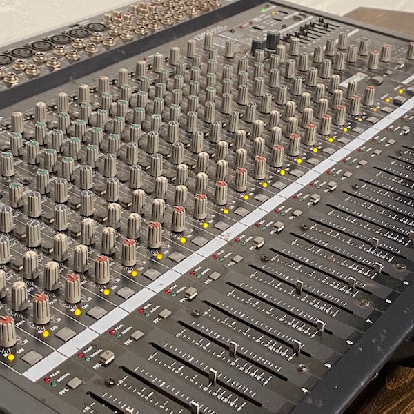 2: Yamaha EMX 5000-20 Early 00's Mixing Console 