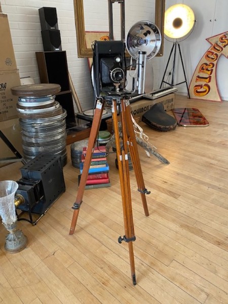 1: Vintage Paparazzi Press Camera With Flash Unit & Wooden Tripod (Non Practical)