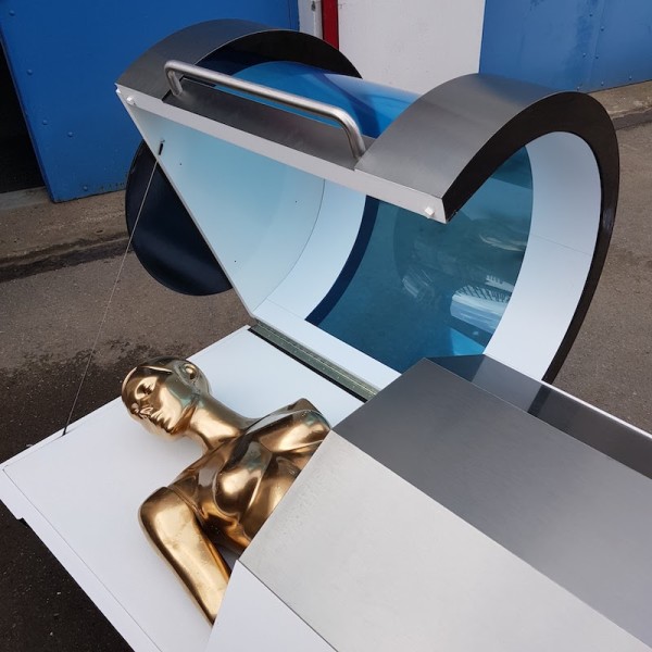 10: Futuristic Space Themed / Bio-Chemistry Body Scanner