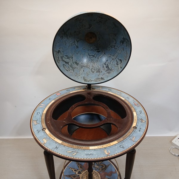 6: Vintage Globe Drinks Trolley - Blue