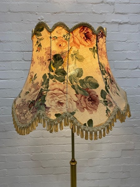 3: Floral Lampshade With Stand (Working)