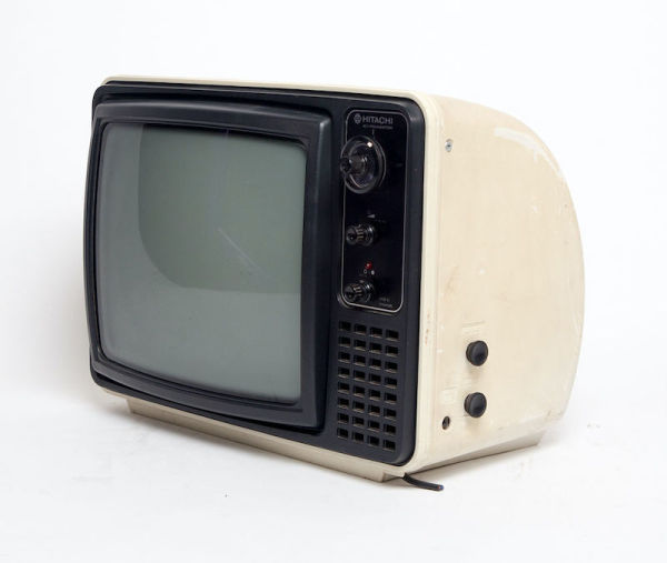 3: Non Practical Vintage Hitachi C-Transistor TV