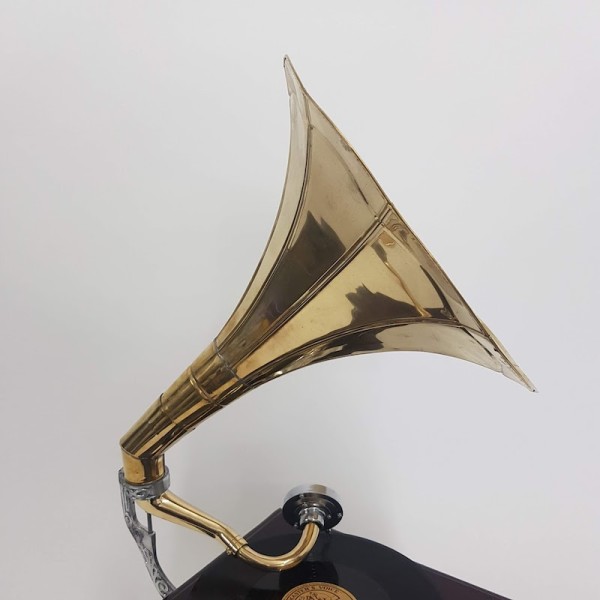 6: Vintage Style Gramophone