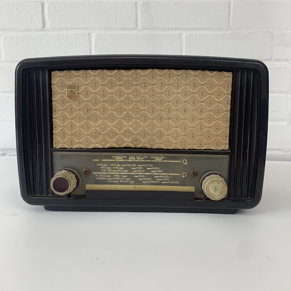 1: Retro Philips Radio (Non Practical)