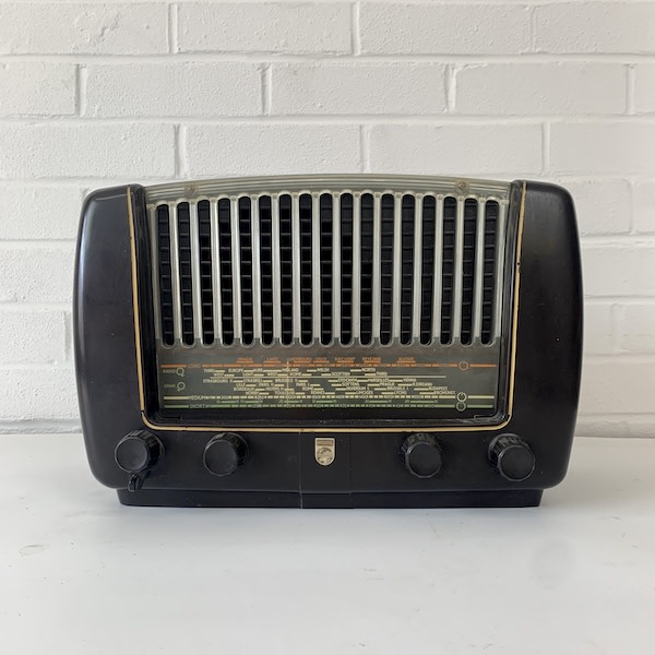 3: Retro Philips Radio (Non Practical)