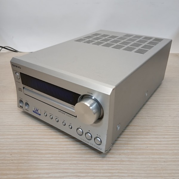 7: Onkyo Midi Radio With Amp & Speakers (2006) (Working)