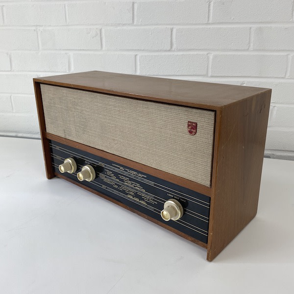 4: Retro Philips Radio (Non Practical)