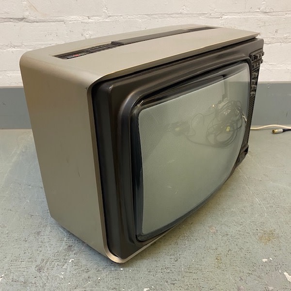 3: Fully Working Philips SV18584 Colour TV