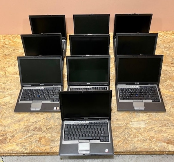 6: 11 x  Fully Working Dell PP18L Laptop With Windows XP (2004)