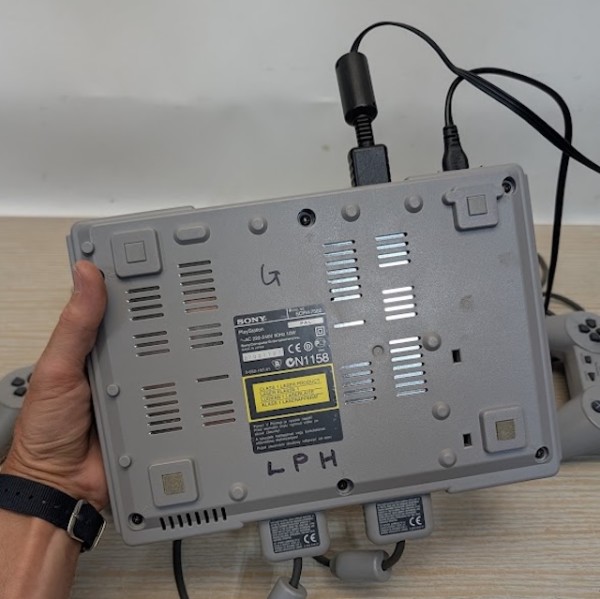 4: Fully Working PS1 with 2 controllers 