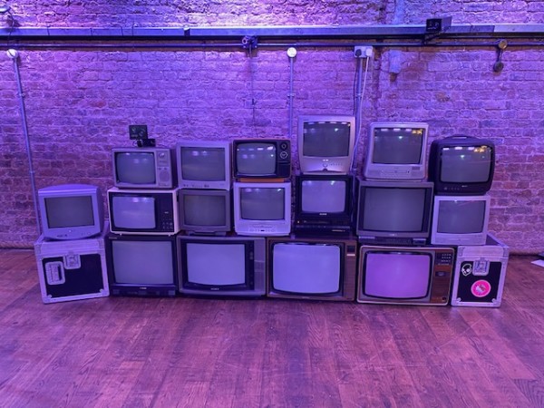 2: Fully Working TV Stack With Multiple Media Feeds