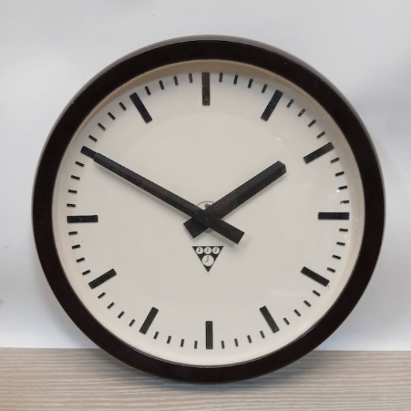 3: Retro Station Clock (Diameter 37cm) (Non Practical)
