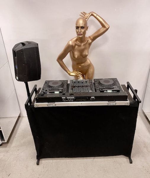 5: DJ Stand