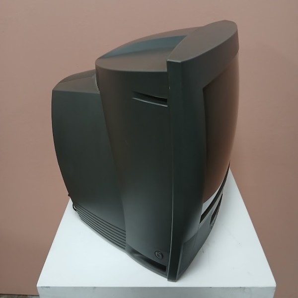 4: Fully Working Grey Philips Colour TV With VHS Player (19.5