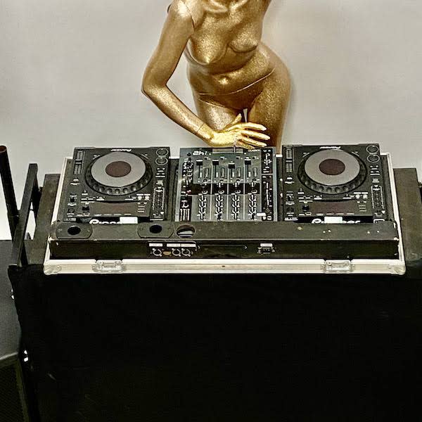 4: Fully Working Pioneer CDJ-900's (Mixer Not Included)