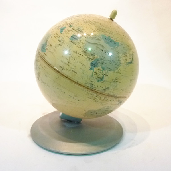 2: Vintage Globe - Cream