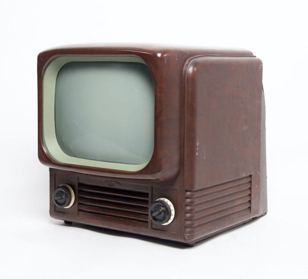4: Non Practical Vintage Bush TV