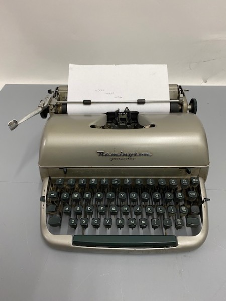 1: Fully Working Vintage Remington Typewriter
