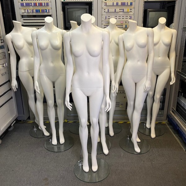 4: Female Headless Mannequin