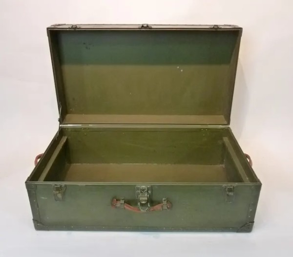 4: Green Wooden Vintage Chest/Trunk