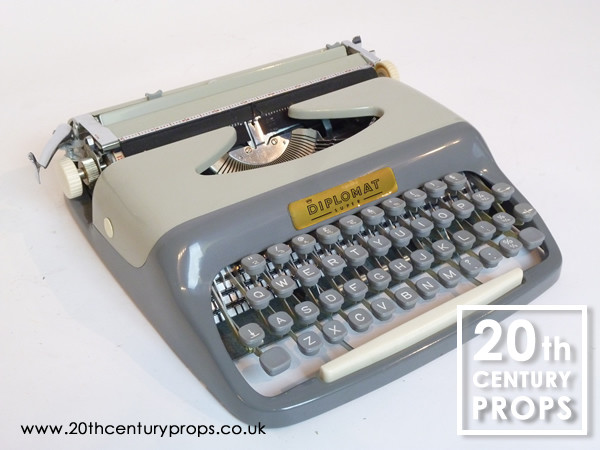 1: Non Practical Vintage DIPLOMAT Typewriter