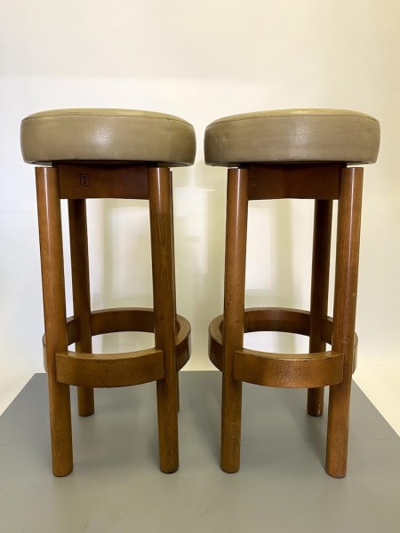 6: Pub Stool
