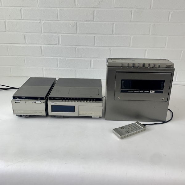 4: Hitachi VHS Portable Player/ Recorder