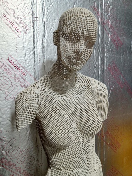 2: Mesh Female Mannequin