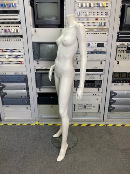 2: Gloss Female Headless Mannequin
