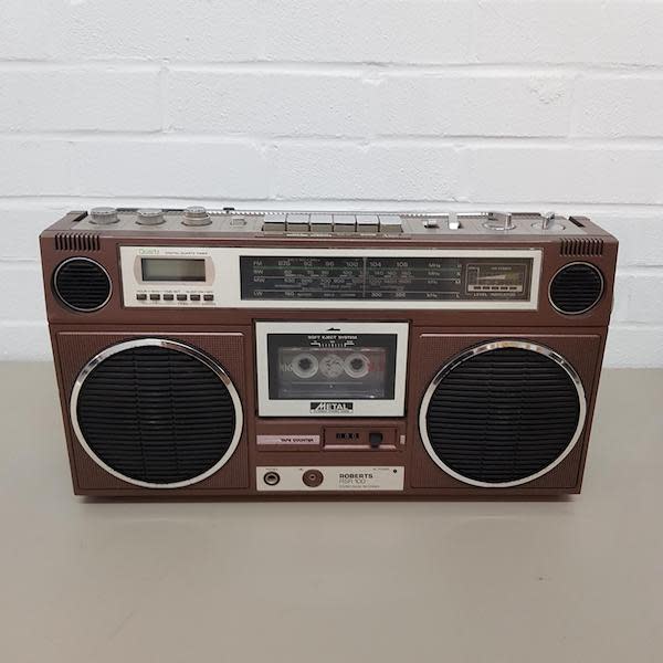 1: Brown Retro Roberts Boombox