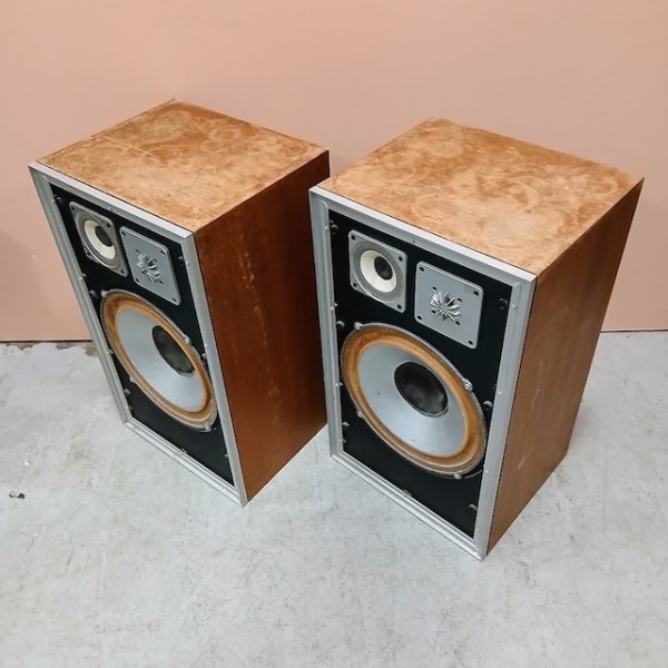 3: Large Retro Wooden Cased Speaker (Non Practical)