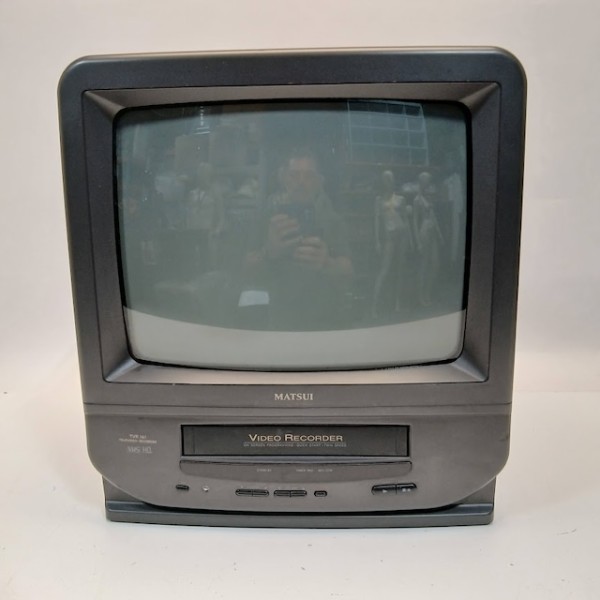 4: Fully Working Colour Matsui TV With VHS Player (13.5