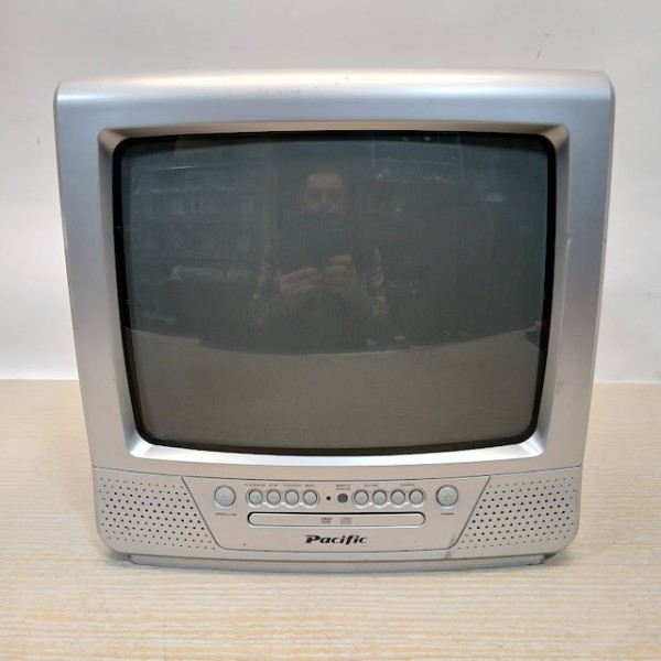 4: Fully Working Colour Pacific TV With DVD Player