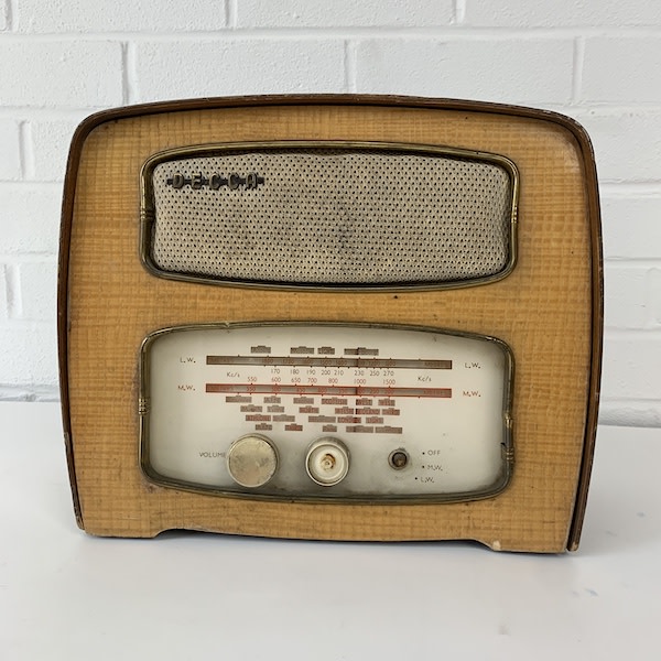 4: DECCA Vintage Radio (Non Practical)