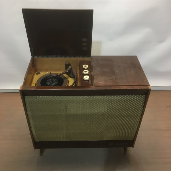 6: Vintage Music Cabinet With Record Player (Non Practical)