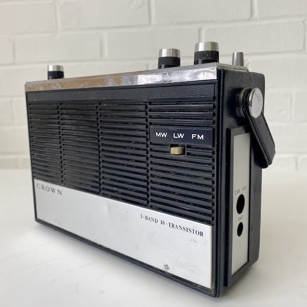 3: Crown 3 Band 10 Transistor Radio (Non Practical)