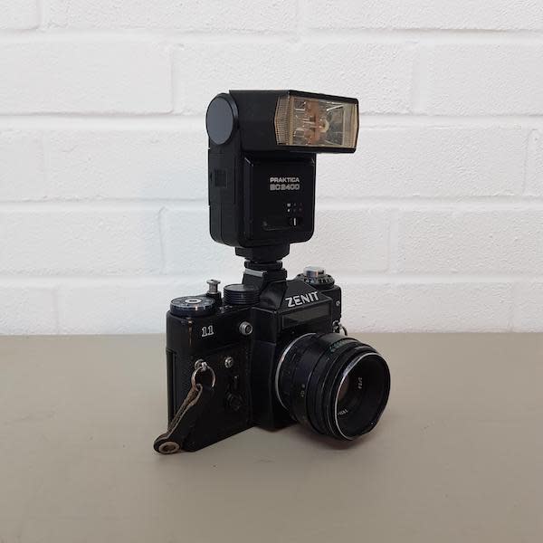 5: Zenit 11 Paparazzi Camera With Working Flash Unit